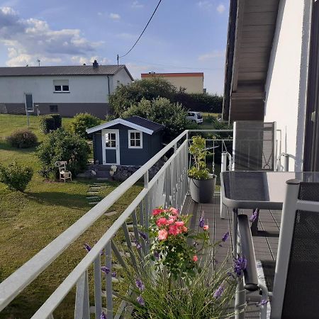 Eifelstern-Schoene Ferienwohnung Mit Balkon Kalenborn-Scheuern Buitenkant foto